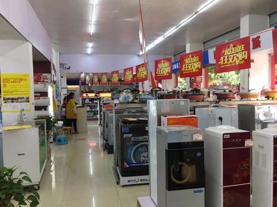 大批恭城人涌向24米街搶購家電，是沖動消費還是明智之選？